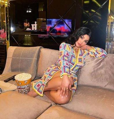 هيفاء وهبي تضجّ أنوثة بإطلالات صيفية جريئة وتهدّد هؤلاء باللجوء الى القانون