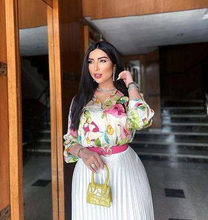 بالفيديو - دنيا بطمة تتعرّض للتحرش على المسرح... وردّ فعلها سريع