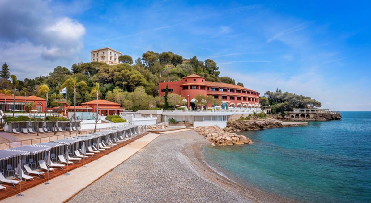 ست وجهات مثالية لعطلة عيد الأضحى المبارك: استكشاف لندن في سيارة خارقة مع فندق كافيه رويال