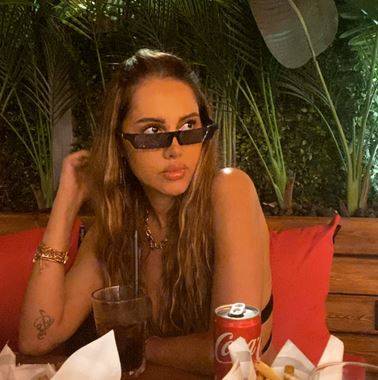 ياسمين رئيس تستمتع بأجواء الصيف