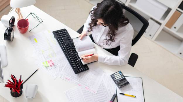 سكرتيرية عربية تتعرض للتحرش من سفير أجنبي في الكويت