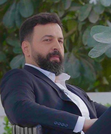 تيم حسن يخلع عباءة 