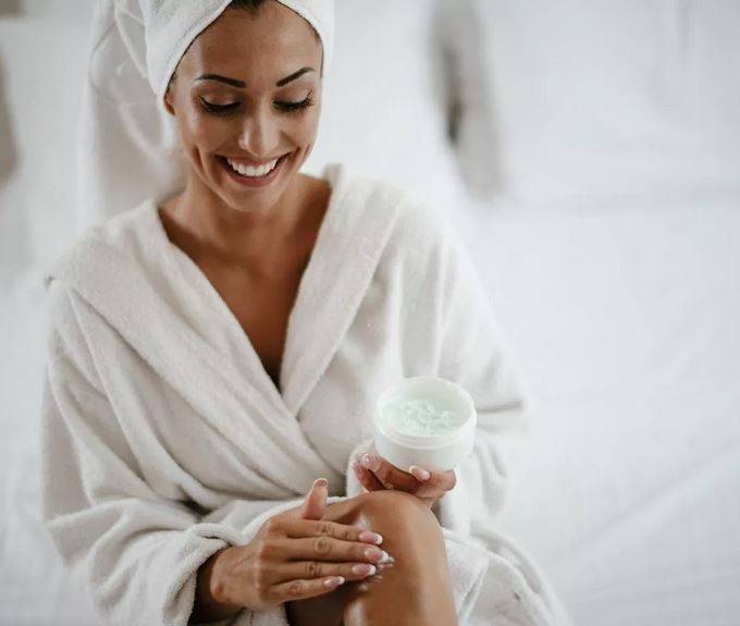 نصائح للعناية بالبشرة بعد السباحة خلال الصيف