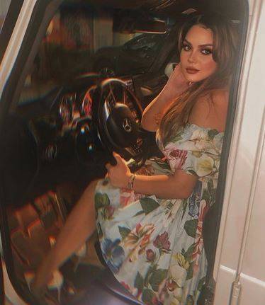 تعليق جديد لابنة هيفاء وهبي بعد تعرّضها للملاحقة