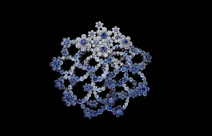 دبّوس زينيّ مميّز
لعرض أزياء 