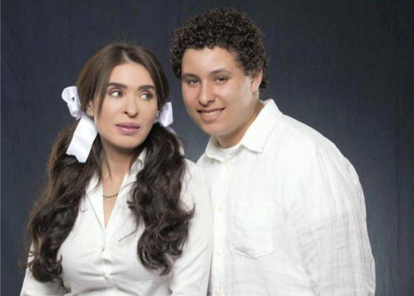 بالفيديو - الراقصة دينا تهدد مطلقي الشائعات على نجلها