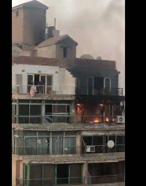 نجاة الفنان أحمد شاكر عبد اللطيف وأسرته من حريق بمنزله