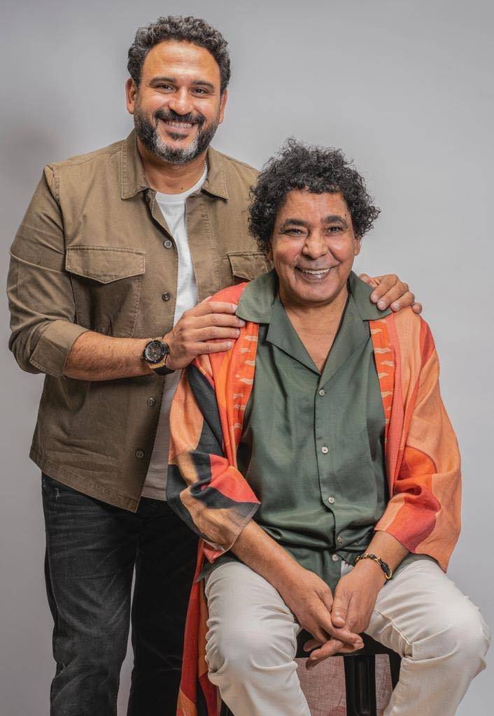 بالفيديو - أكرم حسني يكشف تفاصيل أزمة أغنية 