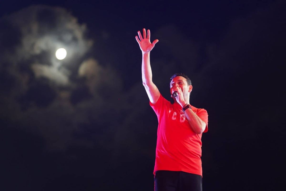 بالصور - مصطفى قمر يتألق في حفل بالساحل الشمالي تحت شعار 