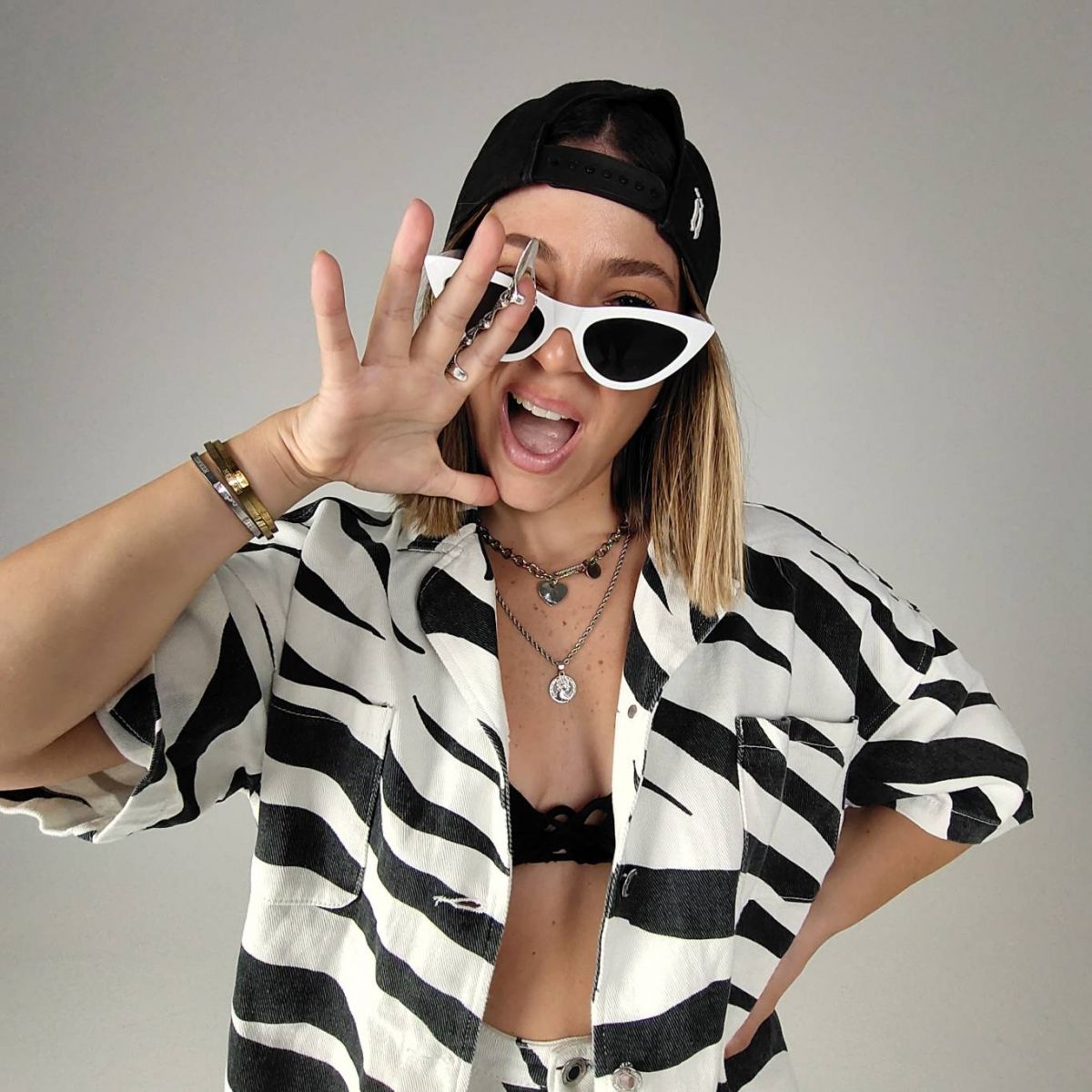 ليا مخّول تطرح 