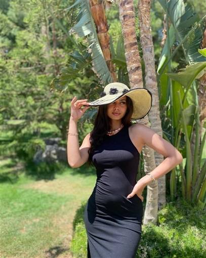 منة عرفة تحسم الجدل حول حملها بهذه الطريقة!