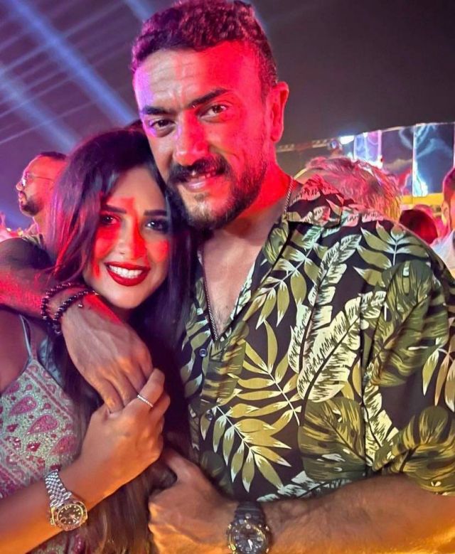 غزل متبادل بين ياسمين عبد العزيز وزوجها أحمد العوضي