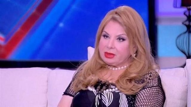 بالفيديو - فادية عبد الغني: نصبوا سرادق وافتي وتقبلوا عزائي أمام عيني