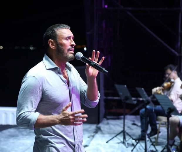 كاظم الساهر ينفي منعه من الغناء في مصر