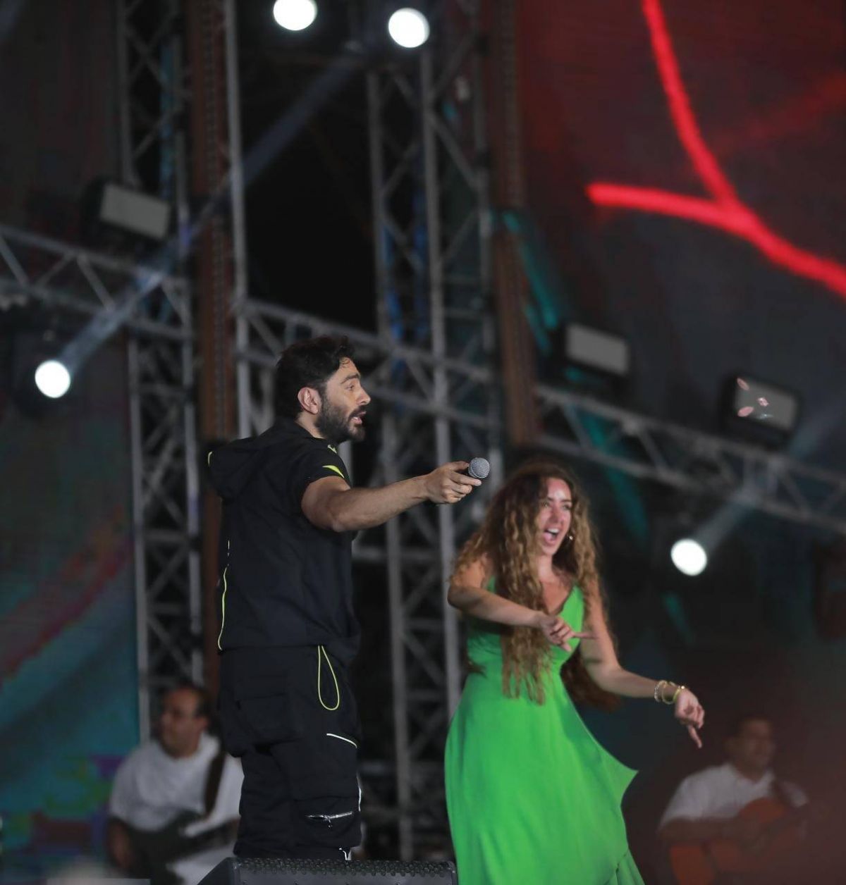 أول تعليق لهنا الزاهد بعد رقصها مع تامر حسني