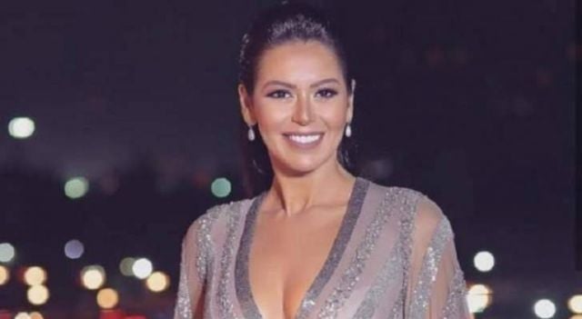 رسالة حادة من لقاء الخميسي لجمهورها بسبب لاعب كرة قدم