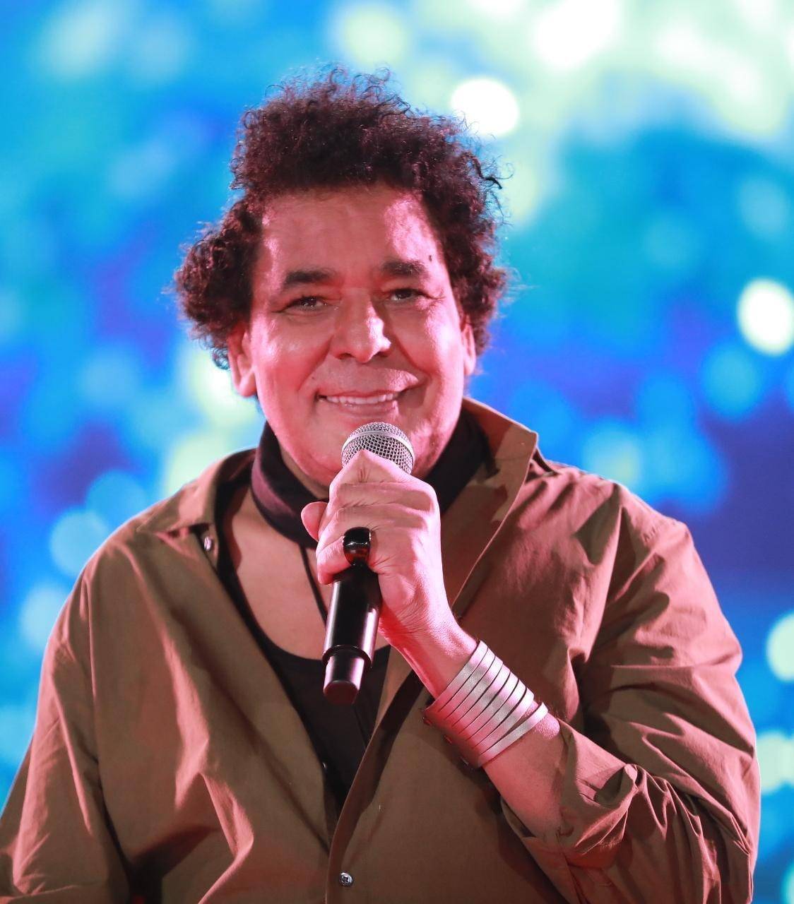 بالفيديو - محمد منير يعتذر من الجمهور.. لهذا السبب