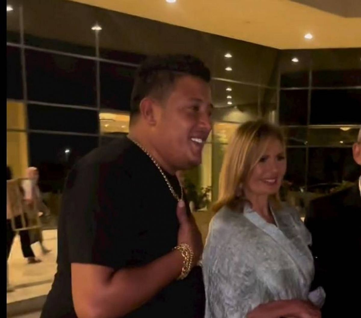 بالفيديو - يسرا تدعم حمو بيكا وتوجه له هذه النصيحة