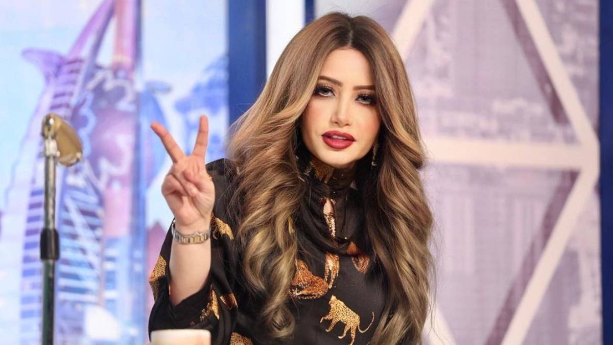 مي العيدان تدافع عن المايوه