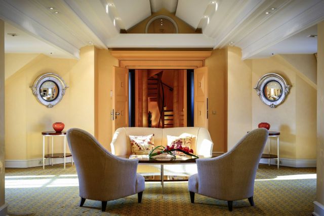 لمسات الفخامة ترتاح على جميع أجنحة وغرف الفندق 