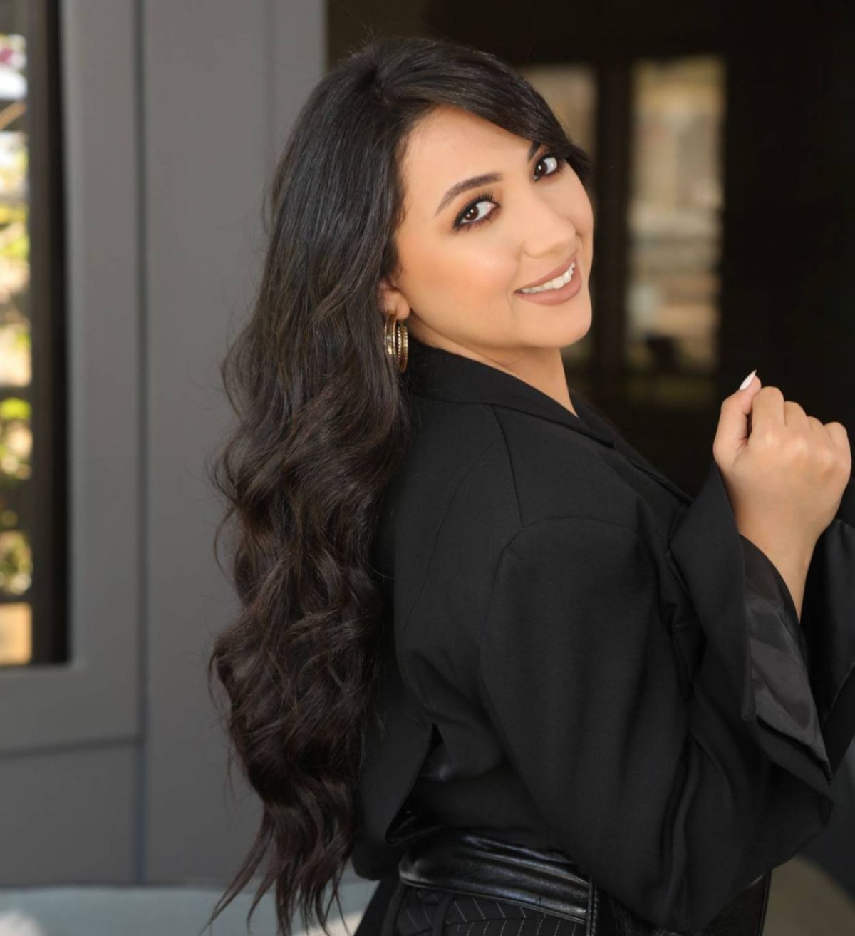 آية عبدالله ورسالة أمل وتفاؤل بأغنية 