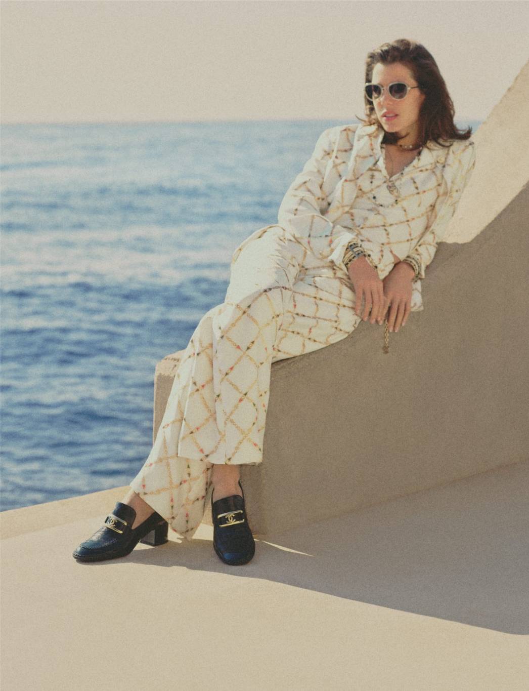 شارلوت كاسيراغي نجمة الحملة الإعلانية لمجموعة CHANEL لما قبل خريف وشتاء 2022/2023