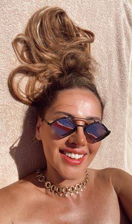 بالصور - ياسمين رئيس بإطلالات صيفية جريئة على البحر