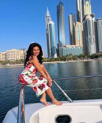 بإطلالة جريئة... رانيا يوسف توجّه نصيحة للجمهور