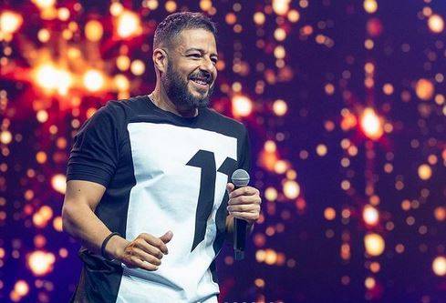 بالصور - محمد حماقي يشعل موسم 