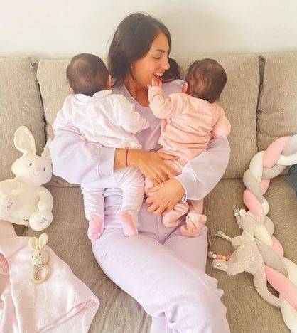 ابنتا فاليري أبو شقرا التوأم كبُرتا وأصبحتا أكثر جاذبيةً... هل تشبهانها؟