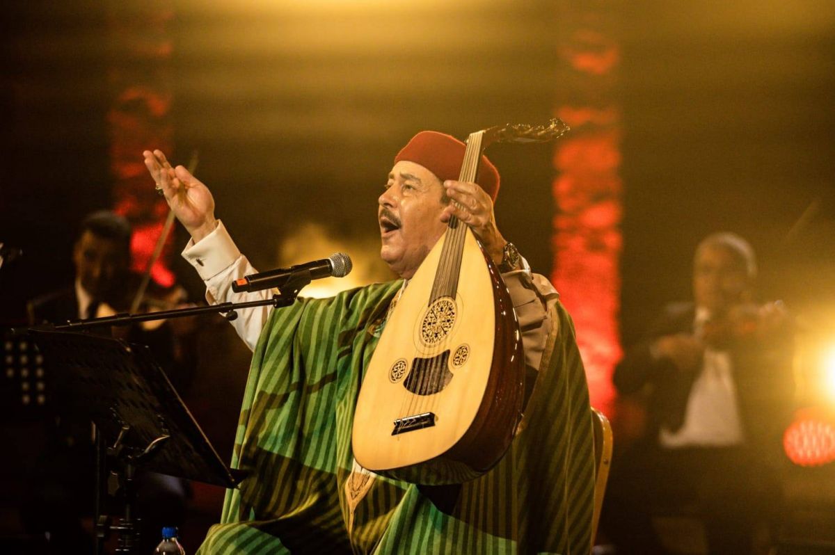 بالصور - لطفي بوشناق في مهرجان الحمامات الدولي بتونس