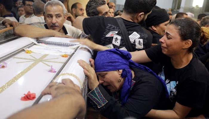 نجوم الفن يتفاعلون بحزن بعد وفاة 41 شخصاً في حريق كنيسة أبو سيفين