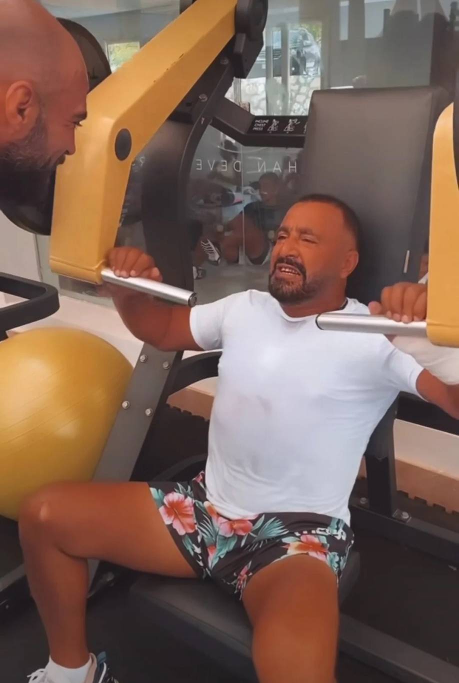 بالفيديو - تدريبات شاقة لأحمد السقا والجمهور يسأل: 