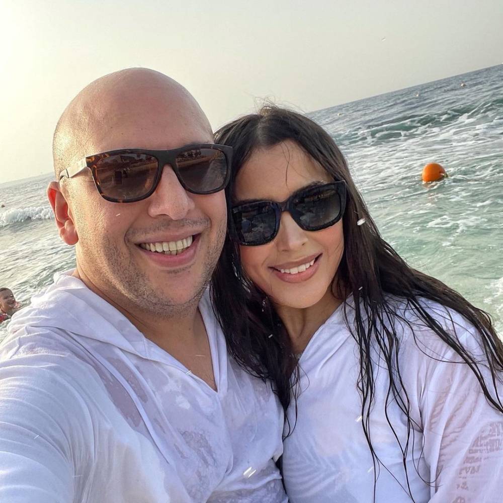 بالصور - جنات تحتفل بذكرى زواجها... تعرفوا إلى ابنتيها للمرة الأولى