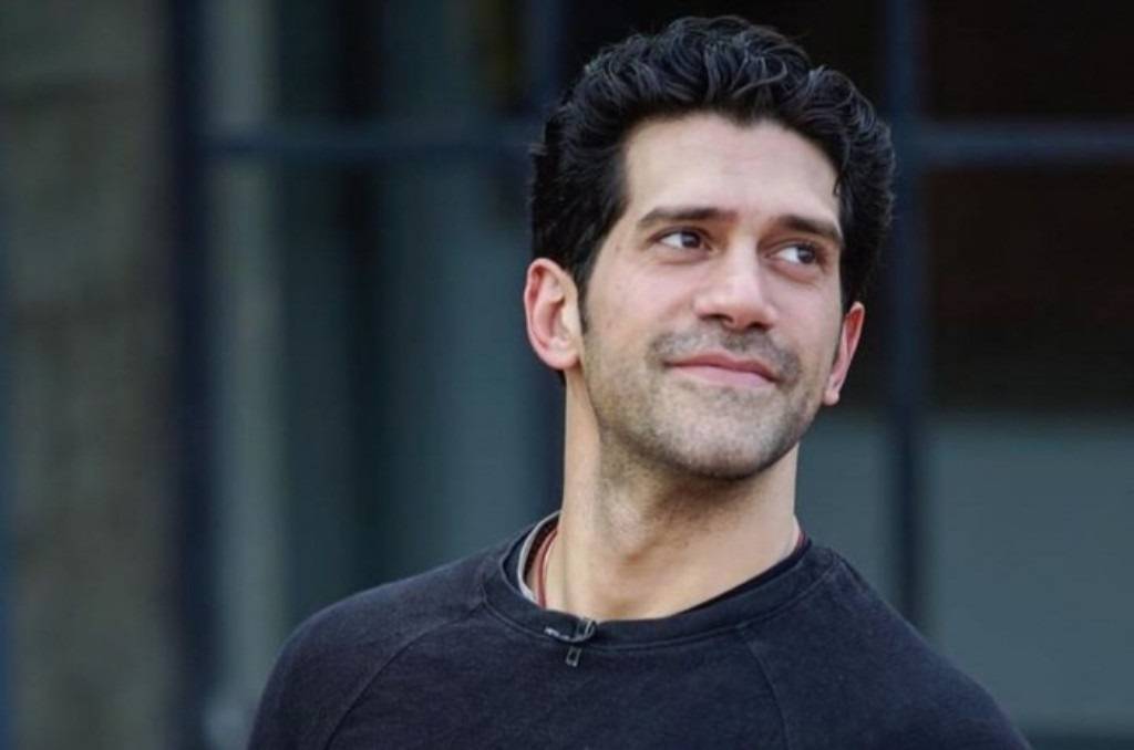 أحمد مجدي يحذّر الجمهور من شخص ينتحل شخصيته!