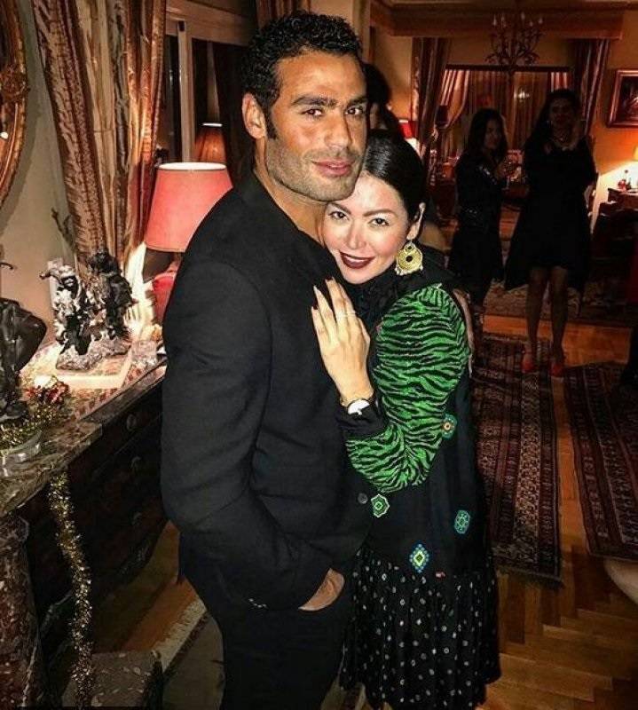 لقاء الخميسي تدافع عن زوجها بعد الهجوم عليه بسبب 