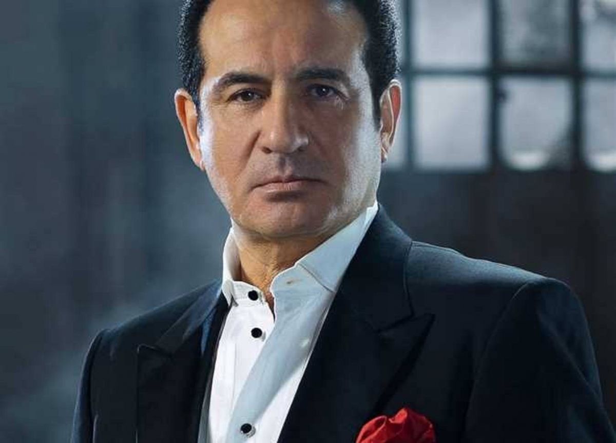 محمد ثروت يجري جراحة دقيقة ونجله يطلب الدعاء له