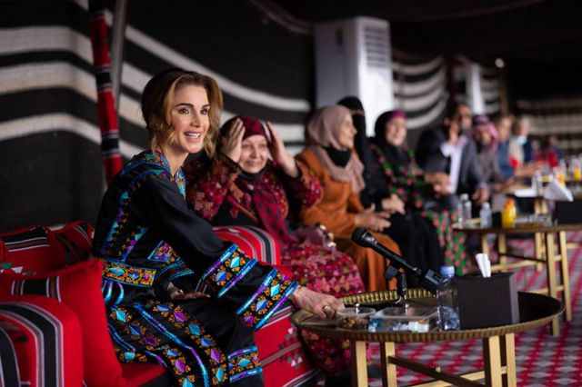 الملكة رانيا خلال زيارة الى المفرق  المفرق، الأردن/ 2 تشرين الثاني 2021
