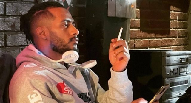 بالفيديو - الجمهور يحاصر منزل محمد رمضان في الساحل... والسبب غريب