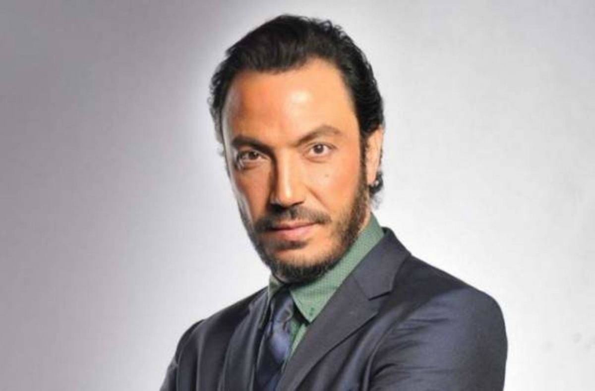 والدة طارق لطفي في العناية المركزة وهو يطلب الدعاء لها