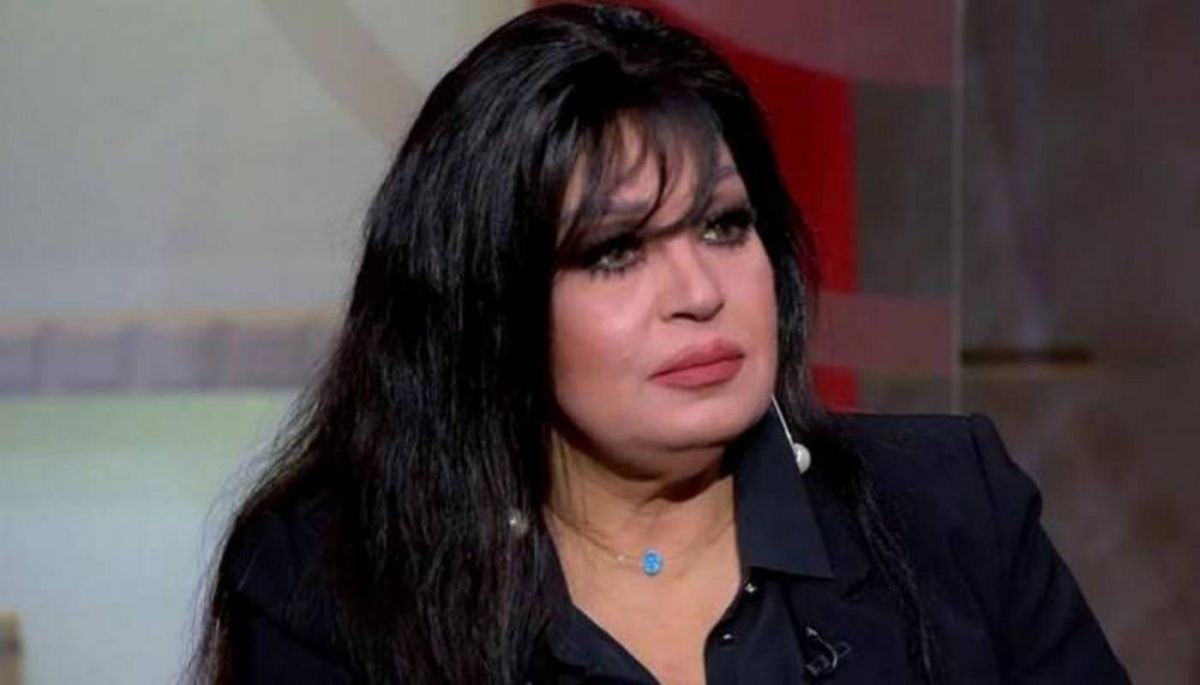 فيديو لفيفي عبده يثير الجدل بسبب ملابسها في الشارع