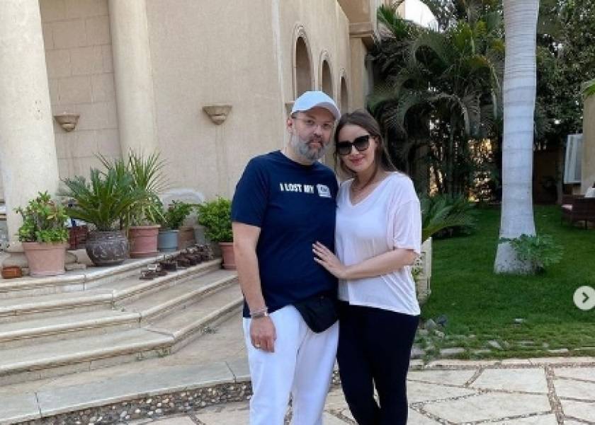 هكذا أعلن محمد محمود عبد العزيز عن حمل زوجته