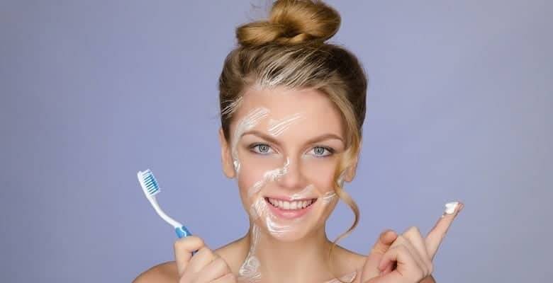 أفكار تجميلية خاطئة تطبّقها الكثيرات... لا تتبعيها