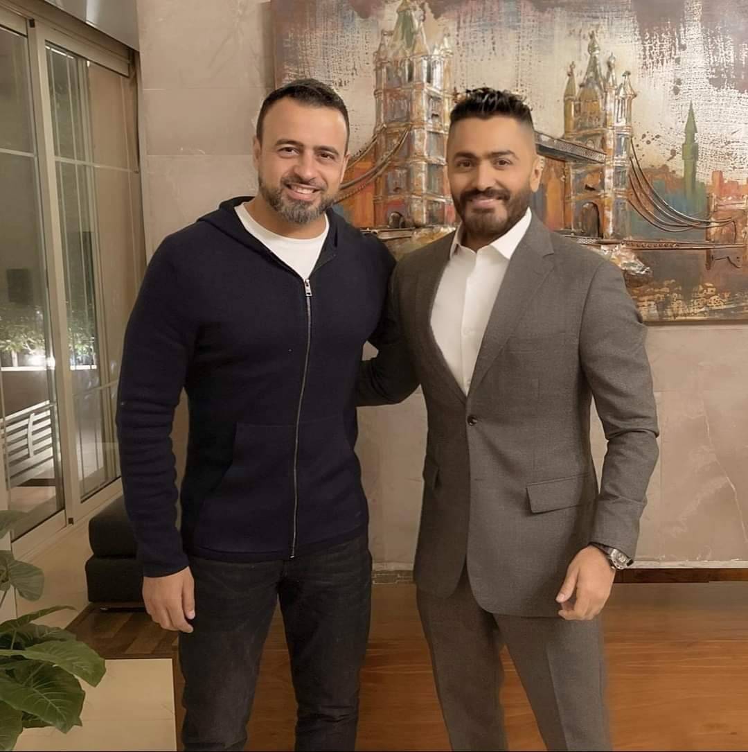 بالفيديو - بعد تعليق الداعية مصطفى حسني عليه... تامر حسني: 