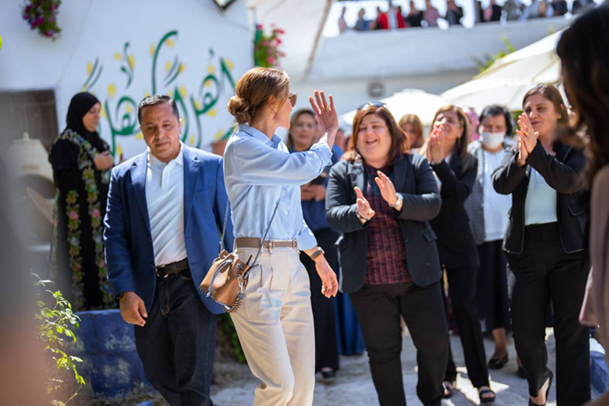 الملكة رانيا خلال زيارة الى عجلون ولقاء مع سيدات جمعية عجلون الخيرية  عجلون، الأردن \ 18 أيار 2022