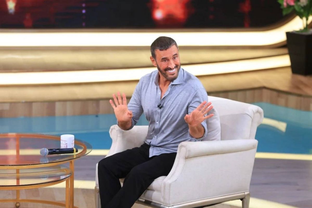 بالفيديو - كاظم الساهر يُحدث ضجة بعفويته وبتصريحاته عن حياته وحفلاته والجمهور