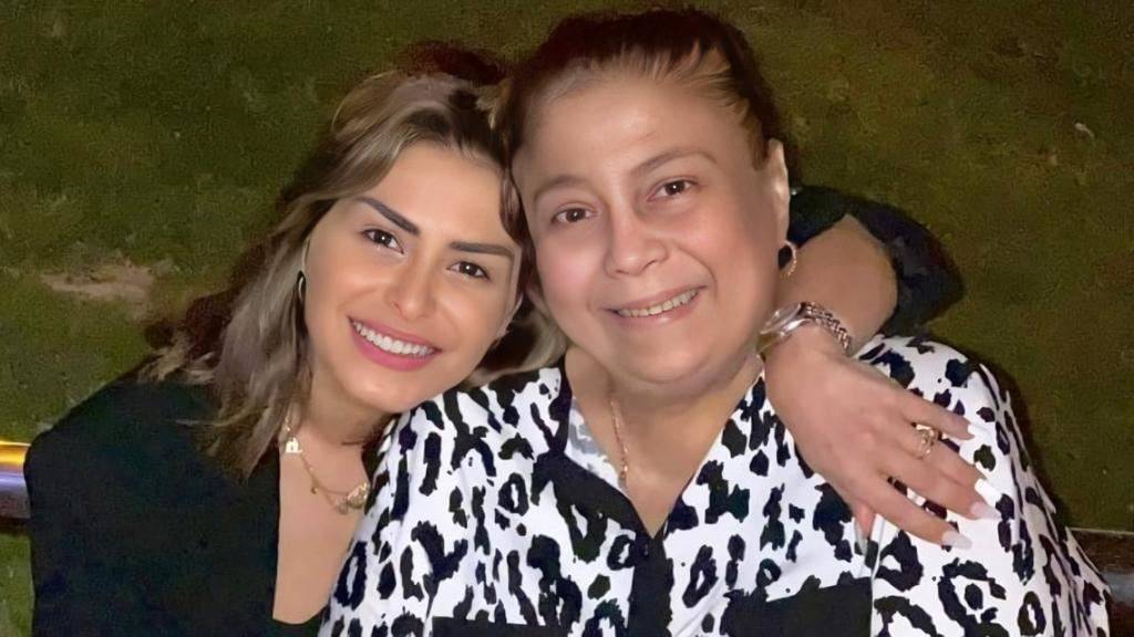 منة فضالي توجه رسالة لوالدتها بعد شفائها