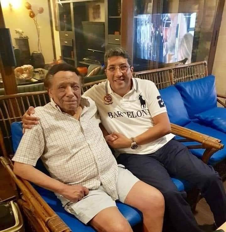 صورة لعادل إمام تشعل مواقع التواصل حول صحته... والحقيقة مفاجأة