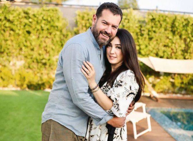 بالفيديو - عمرو يوسف حديث الجمهور بما فعله مع زوجته في مهرجان فينيسيا