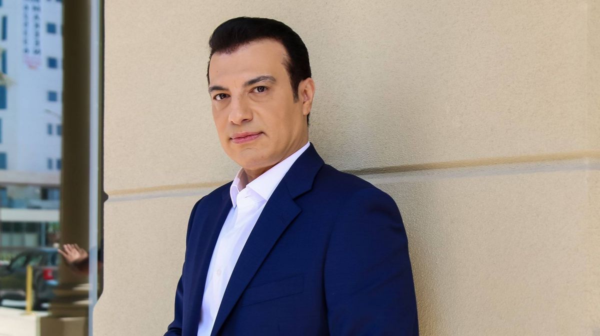 منعه الأطباء من السفر... إلغاء حفل إيهاب توفيق في تونس بعد إصابته بأزمة صحية